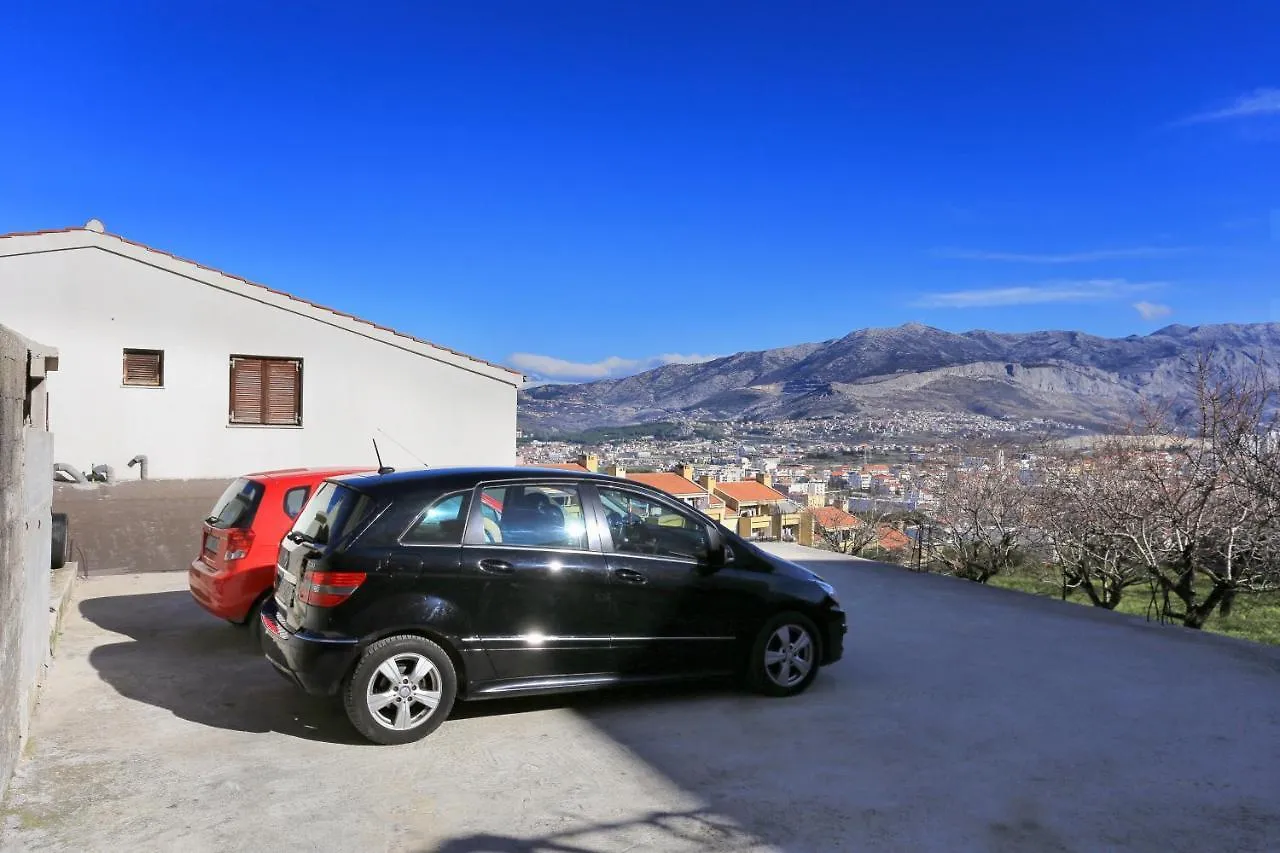 Apartments With A Parking Space Split - 11518